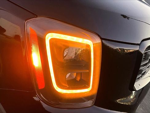 Used 2021 Kia Telluride SX w/ SX Prestige Package image 27