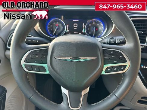 Used 2023 Chrysler Pacifica Touring-L FWD image 20