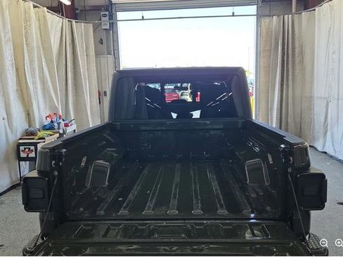 Used 2022 Jeep Gladiator Sport image 9