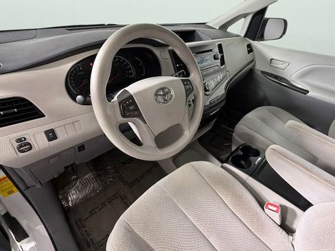 Used 2013 Toyota Sienna LE FWD image 18