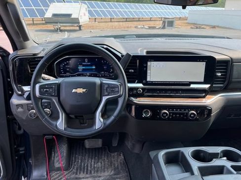 Used 2023 Chevrolet Silverado 1500 LT AWD/4WD image 7