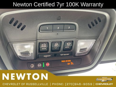Used 2023 Chevrolet Traverse Premier AWD/4WD image 25