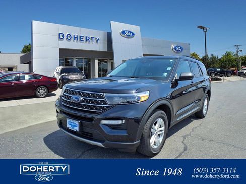 Certified 2022 Ford Explorer XLT w/ Equipment Group 202A image 1