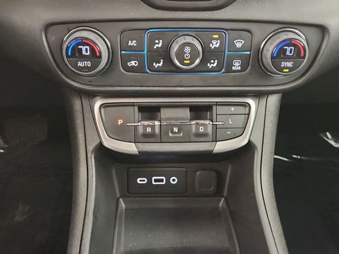 Used 2024 GMC Terrain SLE w/ Driver Convenience Package image 14