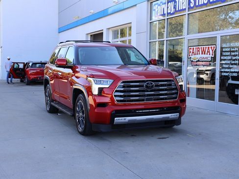 Used 2024 Toyota Sequoia Limited image 2