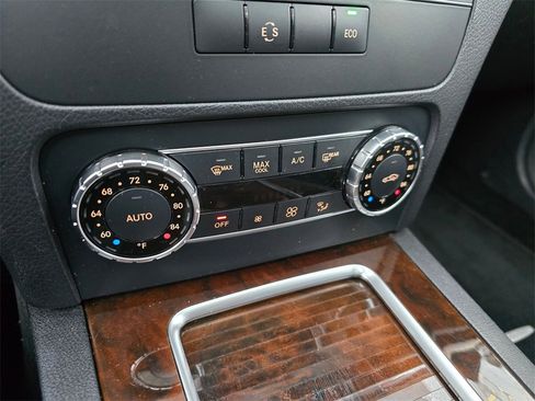 Used 2015 Mercedes-Benz GLK 350 4MATIC image 32