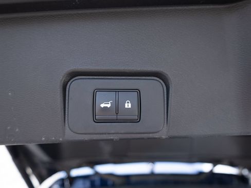 Used 2025 Nissan Rogue SV FWD image 23