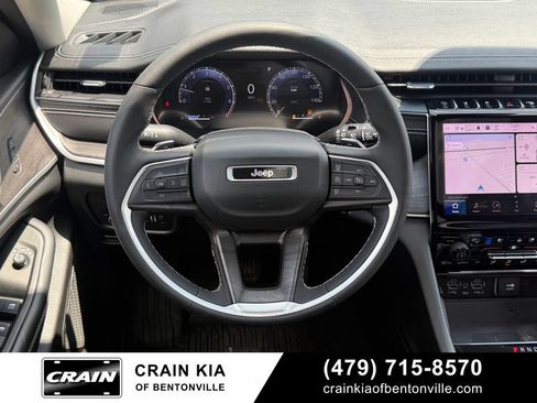 Used 2023 Jeep Grand Cherokee L Limited w/ Luxury Tech Group II AWD/4WD image 13