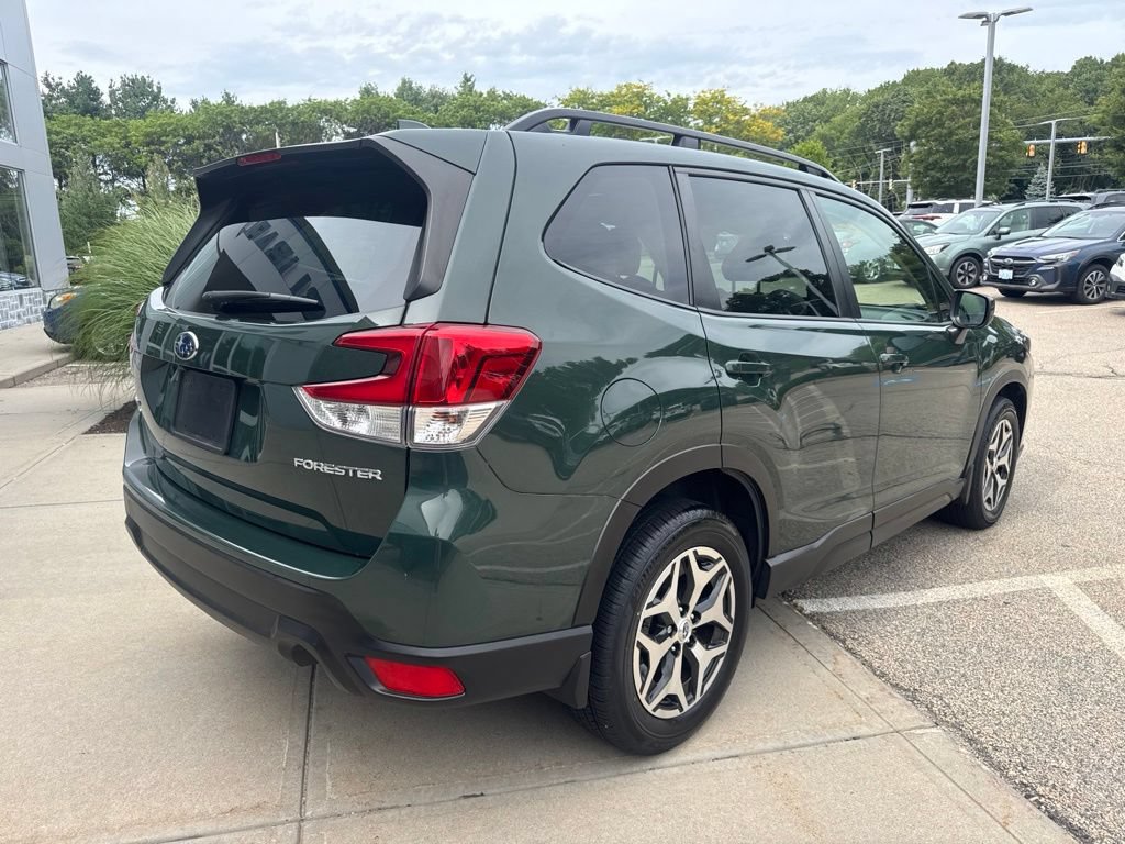 Used 2023 Subaru Forester Premium AWD/4WD image 2