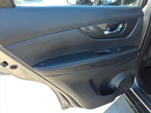 Certified 2017 Nissan Rogue S image 12