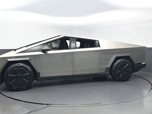 Used 2024 Tesla Cybertruck AWD Crew Cab image 8