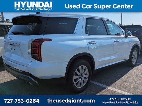 Used 2023 Hyundai Palisade SE w/ Cargo Package FWD image 2