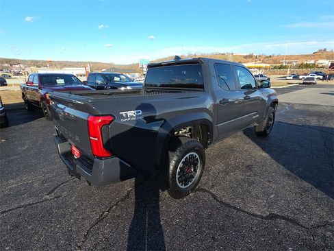 Used 2024 Toyota Tacoma TRD Sport image 9