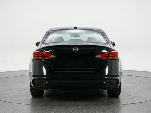 Used 2025 Nissan Altima 2.5 SV FWD image 7