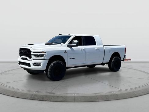 Used 2025 RAM 2500 Laramie AWD/4WD image 4