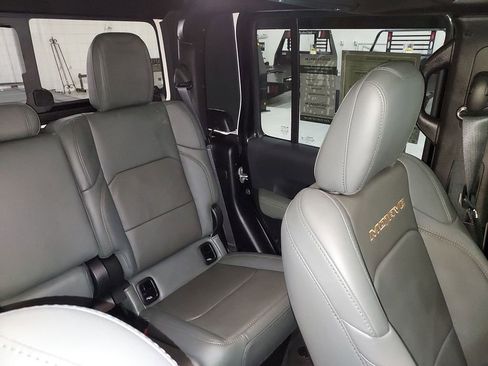 Used 2025 Jeep Gladiator Mojave AWD/4WD image 14