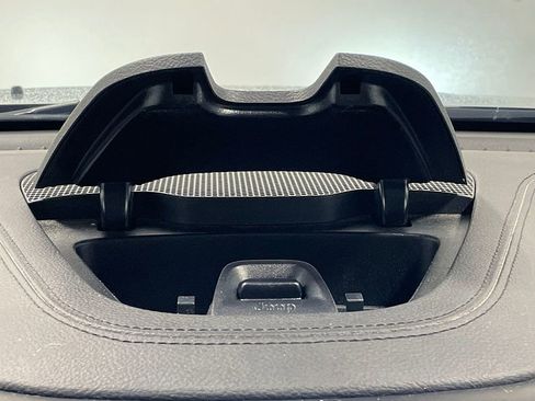 Used 2019 Jeep Cherokee Latitude Plus image 27