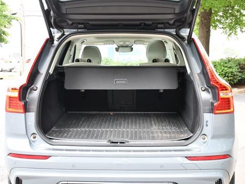 Certified 2024 Volvo XC60 B5 Plus w/ Climate Package AWD/4WD image 23