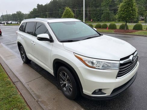 Used 2016 Toyota Highlander XLE FWD image 5