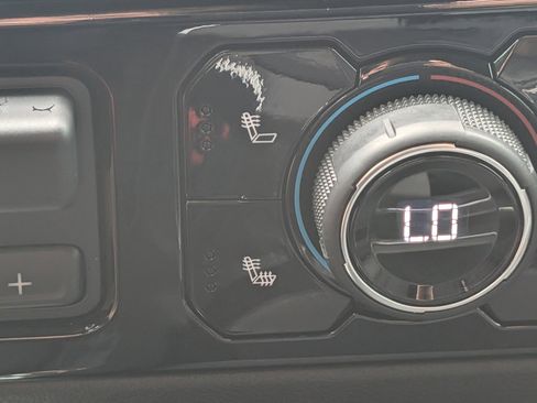 Used 2025 Chevrolet Silverado 2500 LT w/ Trail Boss Package AWD/4WD image 32