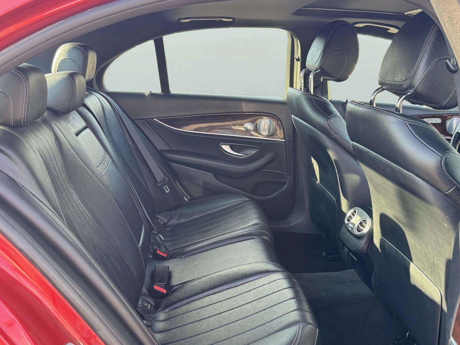 Used 2018 Mercedes-Benz E 300 4MATIC image 33