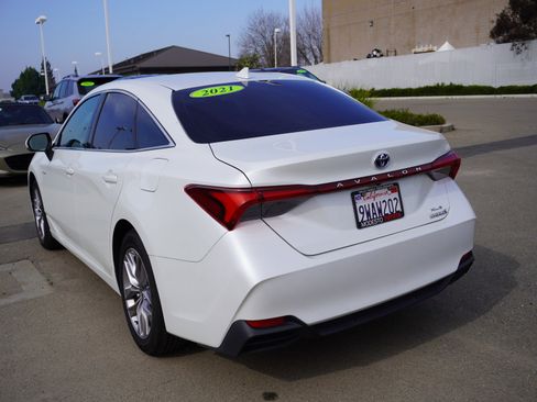Used 2021 Toyota Avalon XLE image 8