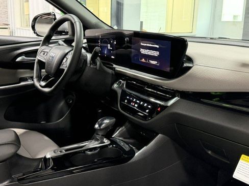 Certified 2025 Buick Envista Sport Touring FWD image 8