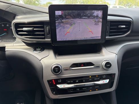 Used 2021 Ford Explorer XLT w/ Equipment Group 202A image 11