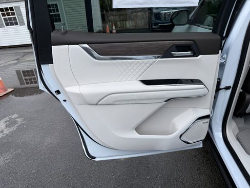 New 2026 GMC Acadia Denali w/ Super Cruise Package image 18