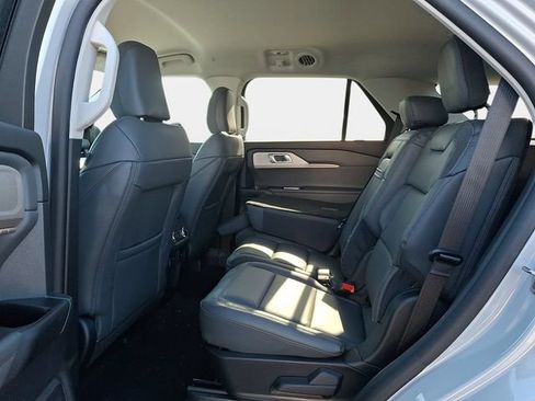 Used 2026 Ford Explorer Active w/ Active Comfort Package AWD/4WD image 7