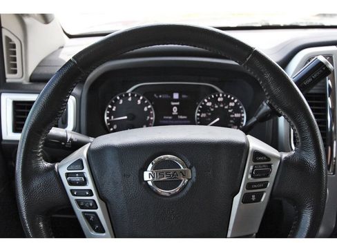 Used 2020 Nissan Titan SV w/ SV Convenience Package RWD image 7