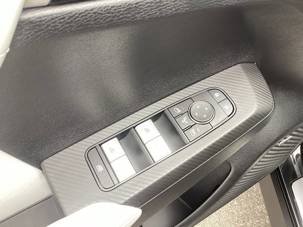 Used 2025 Mitsubishi Outlander AWD image 11