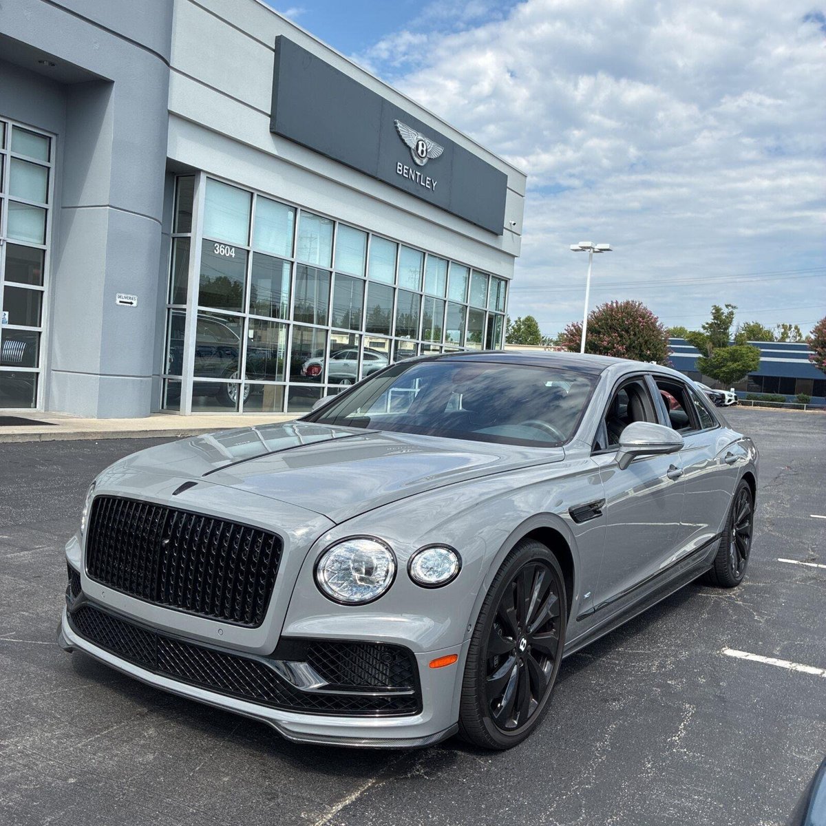 Used 2022 Bentley Flying Spur V8 AWD/4WD image 3