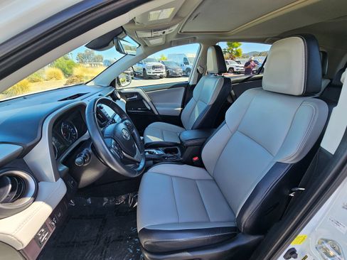 Used 2018 Toyota RAV4 Limited w/ Advanced Technology Package FWD image 17