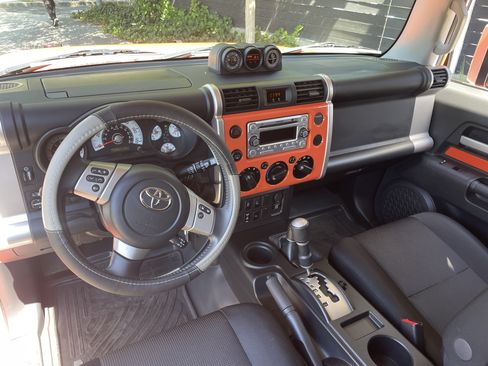 Used 2013 Toyota FJ Cruiser 4WD w/ Upgrade Pkg image 5