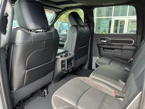 New 2026 RAM 2500 Laramie AWD/4WD image 17