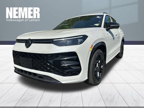New 2026 Volkswagen Tiguan SE R-Line AWD/4WD image 1