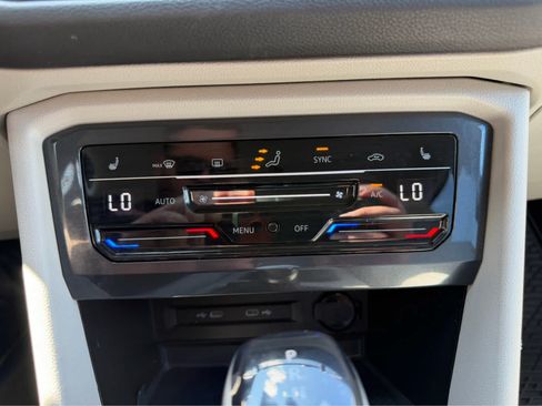 Used 2023 Volkswagen Tiguan SE AWD/4WD image 22