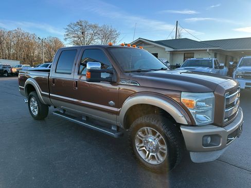 Used 2011 Ford F250 King Ranch w/ King Ranch w/Chrome Pkg image 3