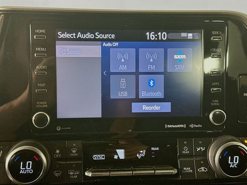 Used 2022 Toyota Highlander XLE FWD image 21