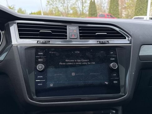 Used 2018 Volkswagen Tiguan SE w/ Panoramic Sunroof Package AWD/4WD image 29