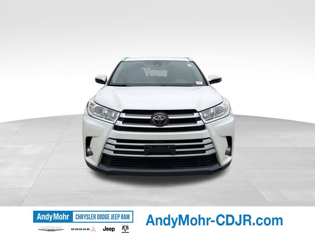 Used 2019 Toyota Highlander XLE AWD/4WD image 2
