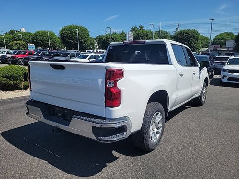 Used 2022 Chevrolet Silverado 1500 LT AWD/4WD image 3