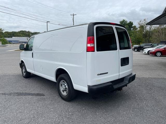 Used 2017 Chevrolet Express 2500 RWD image 5