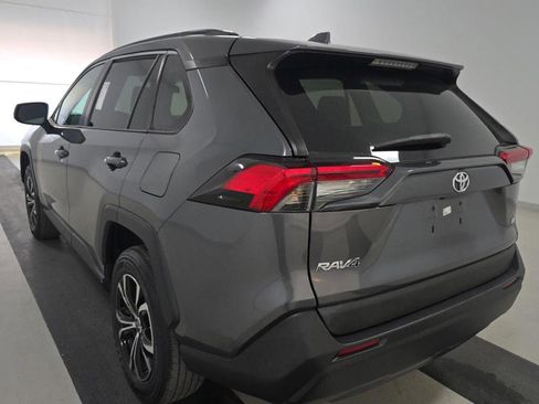 Used 2021 Toyota RAV4 LE image 4