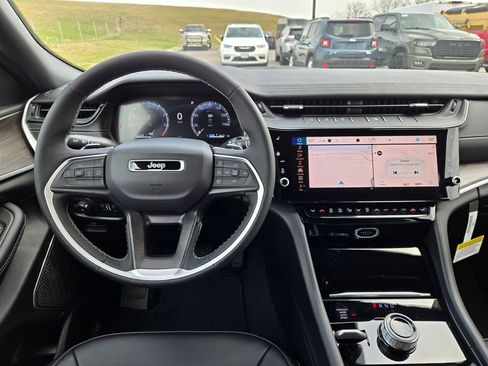 New 2026 Jeep Grand Cherokee Limited w/ Limited Altitude Package AWD/4WD image 17