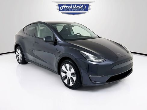 Used 2024 Tesla Model Y Long Range AWD/4WD image 1