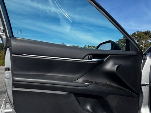 Used 2022 Toyota Camry SE image 9