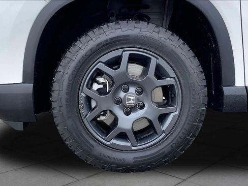 Used 2025 Honda Pilot TrailSport image 11