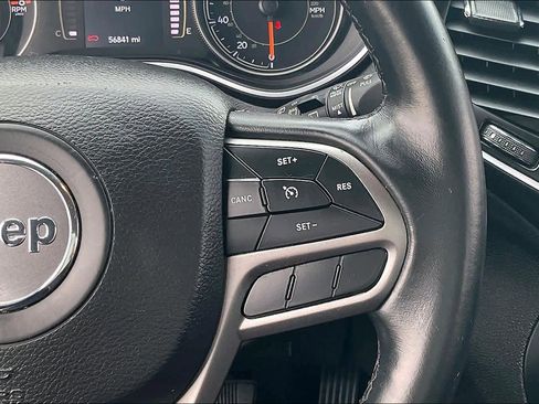 Used 2019 Jeep Cherokee Latitude Plus w/ Comfort/Convenience Group image 21